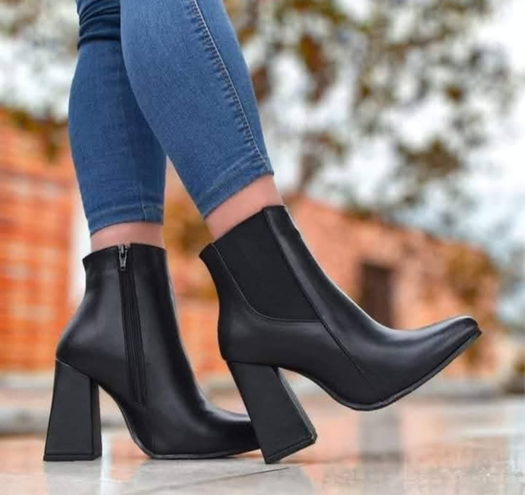 BOTINES EXCLUSIVS  71/2 P 240 7 1/2 - CUERO NEGRO