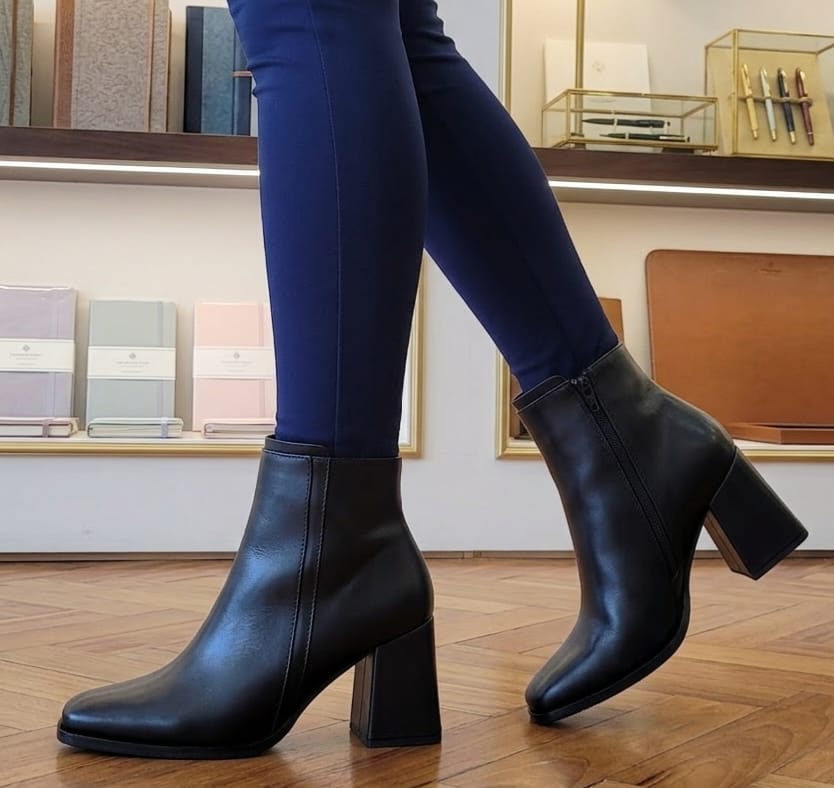 BOTINES FASHION  71/2 PUNTA CUADRADA CS 293 71/2 CUERO NEGRO